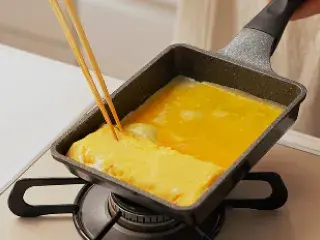 たまごやきにピュアパラを入れる